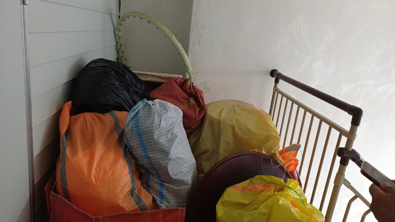 작업 전 계단 폐기물 1