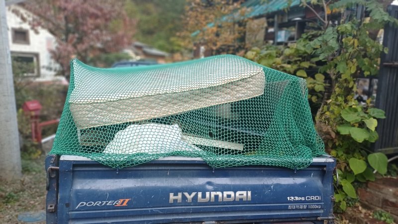 트럭에 실린 폐기물들