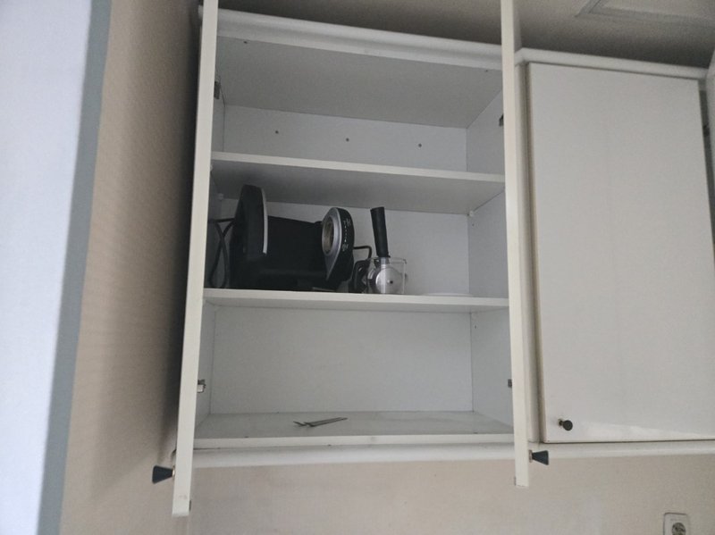 작업 전 찬장 내부