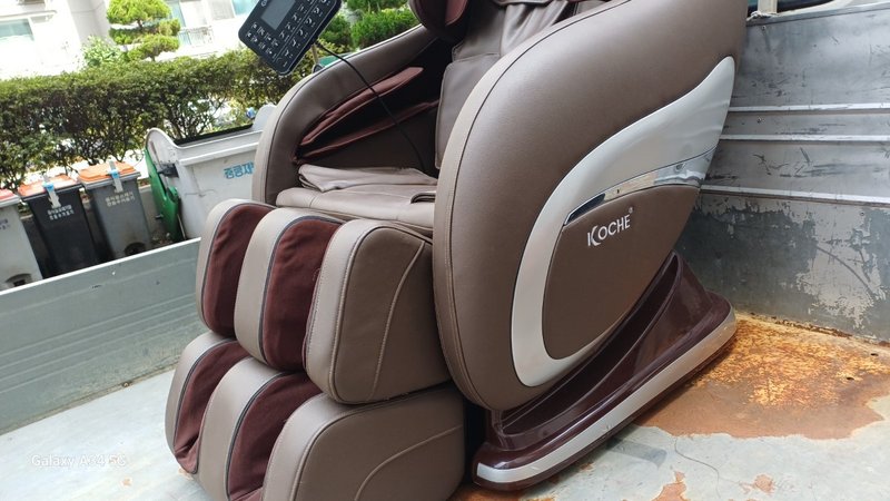 트럭에 적재된 안마의자