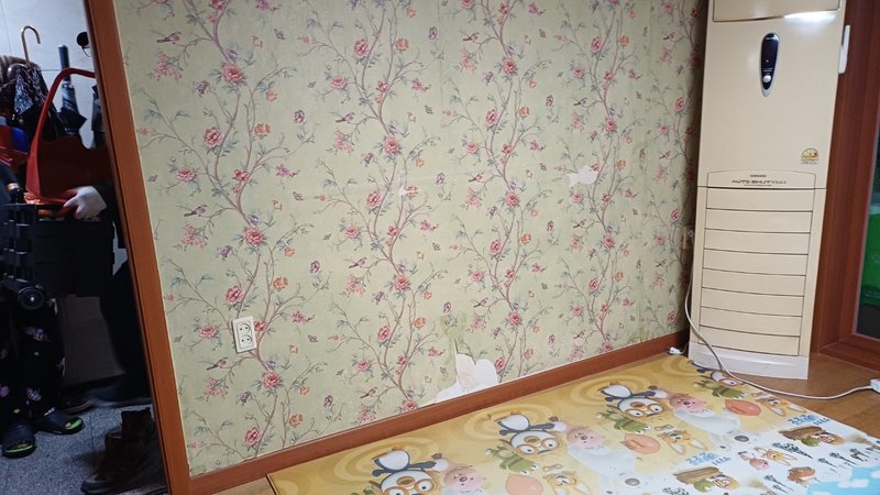 작업 완료 후 정리된 실내