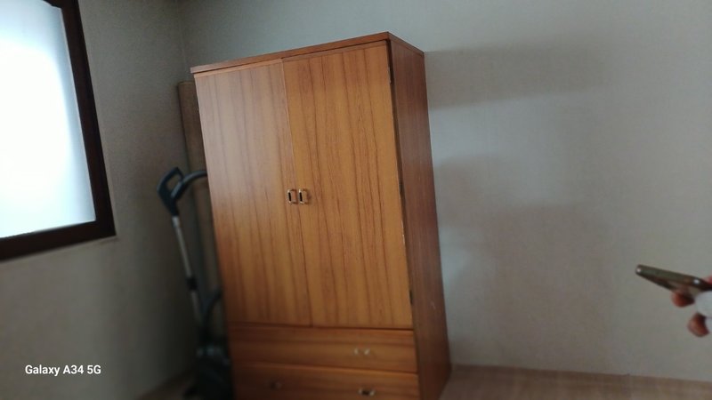 작업 전 옷장과 서랍장이 그대로 남겨져 있는 모습