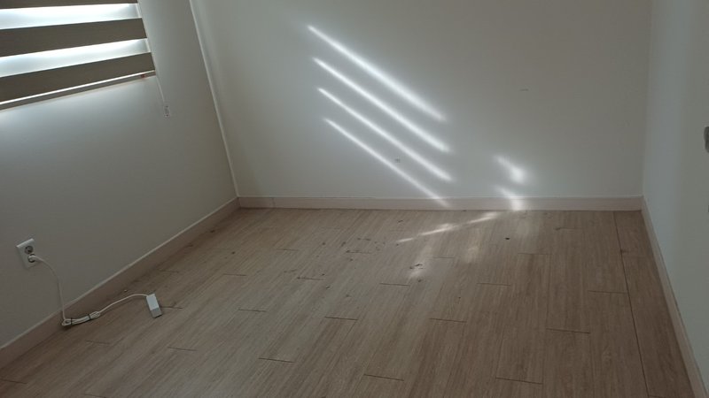 깨끗하게 비워진 원룸 내부