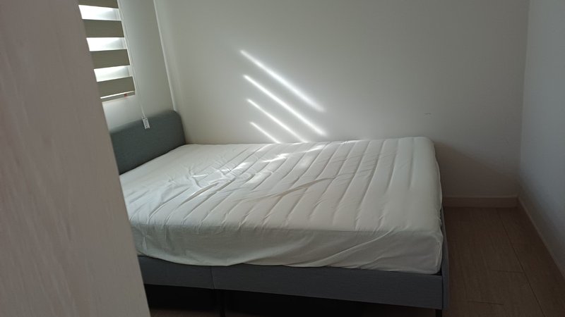 작업 전 원룸 침대 상태