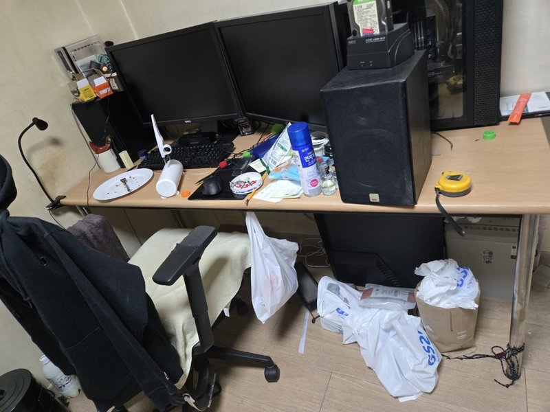 작업 전 방 내부 모습