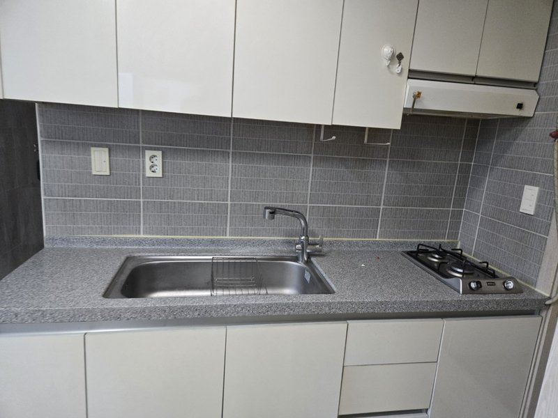 방 바닥 청소 전